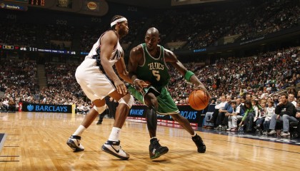 kaiyun.com-德甲战火升腾，精彩反击和精彩扑救不断上演，德甲榜首大战